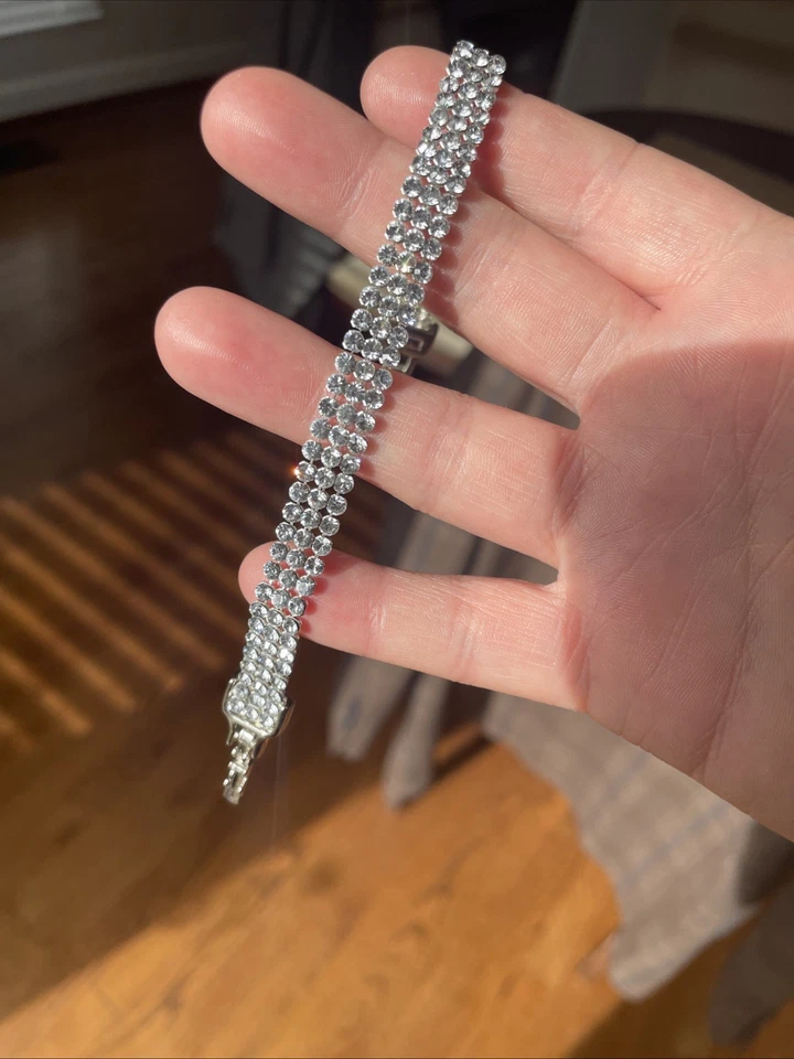 Pulsera de tenis de tres niveles de cristal de Swarovski con logotipo de cisne Foto 4 de 4