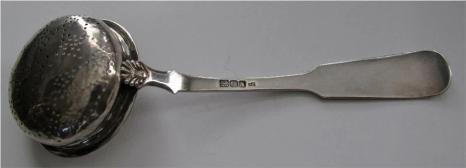 COLADOR DE TÉ PLATA RUSO 1832 SAN PETERSBURGO, IMPERIO, 84/875 ESTÁNDAR Foto 4 de 4