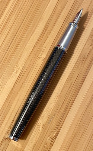 PARKER Premium Fountain Pen IIQ (Chiselled Gun Metal with Chrome Trim) - Picture 6 of 8