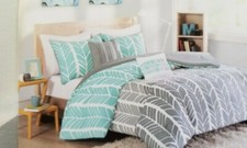 4 pc ID Intelligent Design Chervon Twin Comforter, Sham, Deco Pillows Set NIP