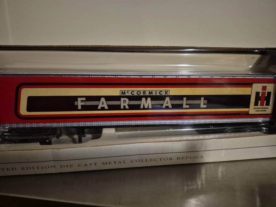 1:64 SpecCast Peterbilt 387 Diecast Semi McCormick Farmall Limited Edition NIB - Image 4 of 4
