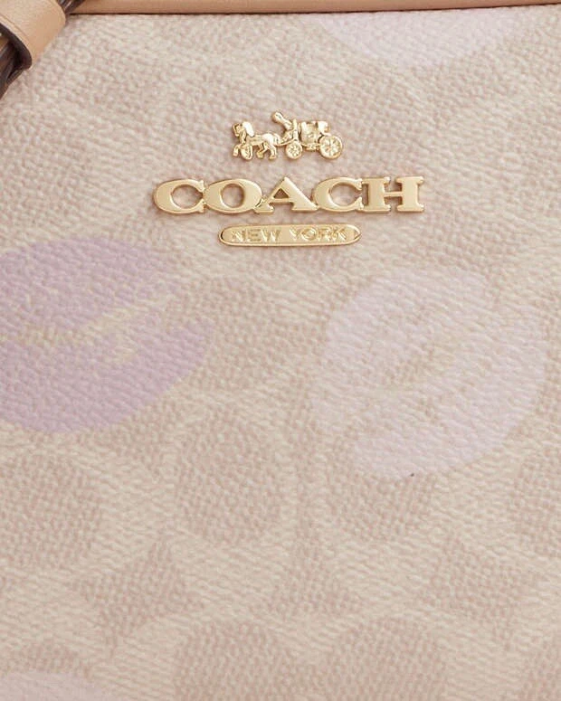 Borsa per fotocamera Coach CZ942 Mini Jamie in tela e pelle firmata con stampa labbra