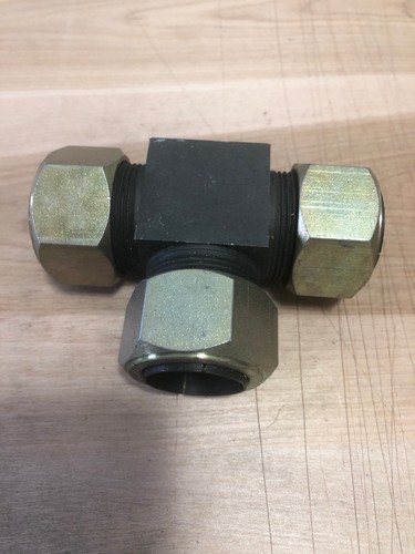 Hydraulic Carbon Steel Compression Tee 1” Tube BA3200-16 A2R6