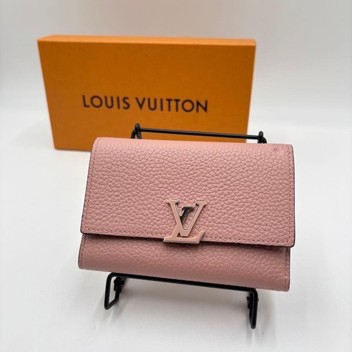 Louis Vuitton Portefeuille Capucines Compact Wallet M62156