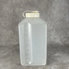 Rubbermaid Servin' Saver 2 Quart Drink Container With Almond Lid #2468