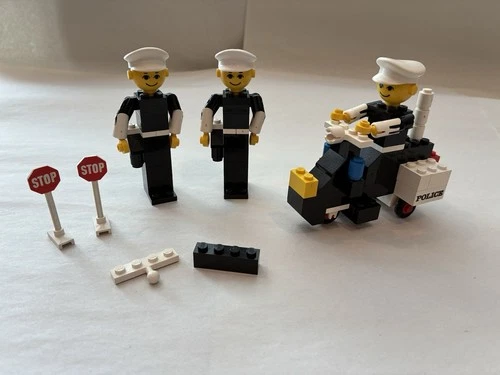 1977 LEGO Policemen 192 - Complete (No Instruction or box)