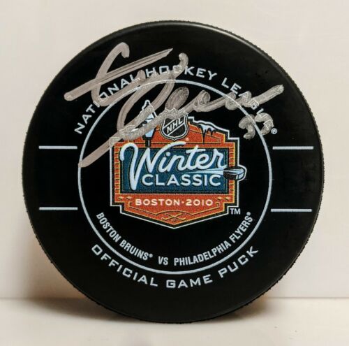 Zdeno Chara Boston Bruins Signed 2010 Winter Classic Official Game Puck - Picture 1 of 2