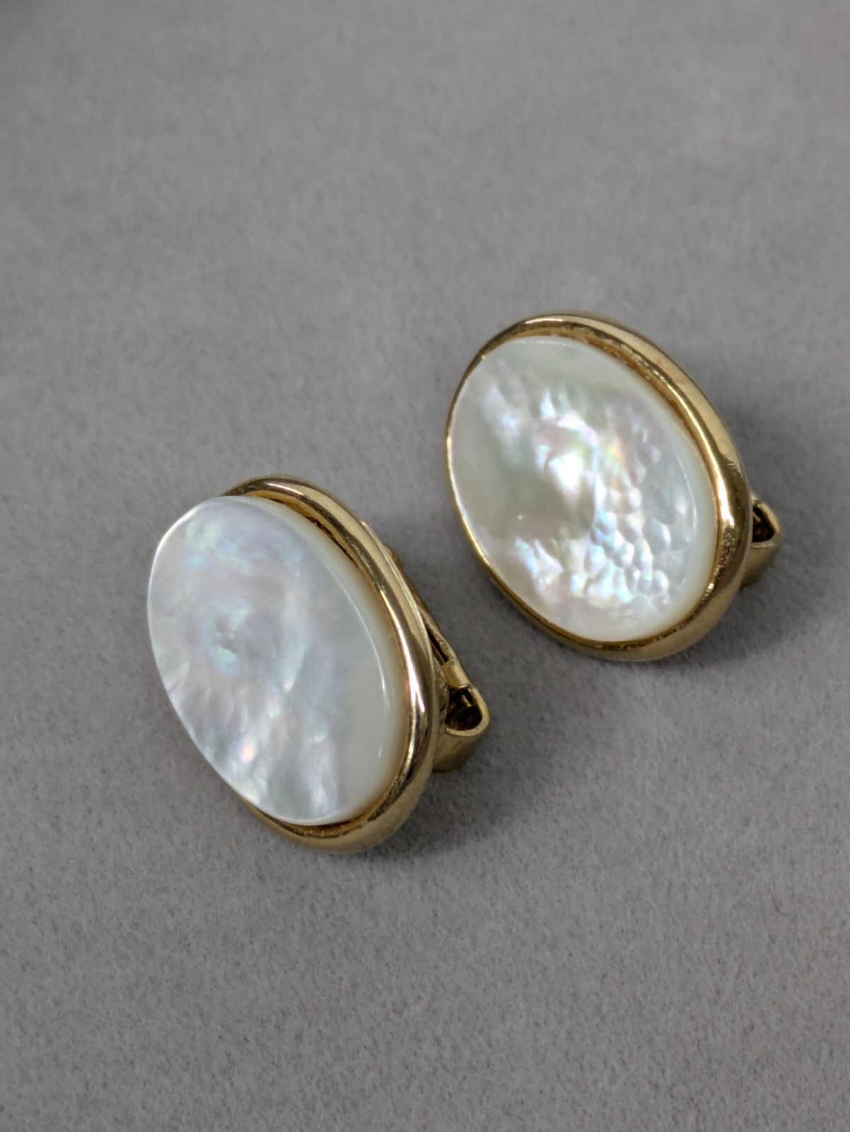 Vintage Hobe Gold Tone Pearl Oval Clip On Earrings