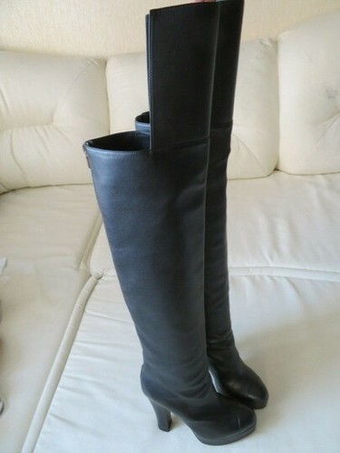 Celebrity usado Chanel negra sobre la rodilla Botas altas cremallera  trasera con el logotipo de CC 37 | eBay