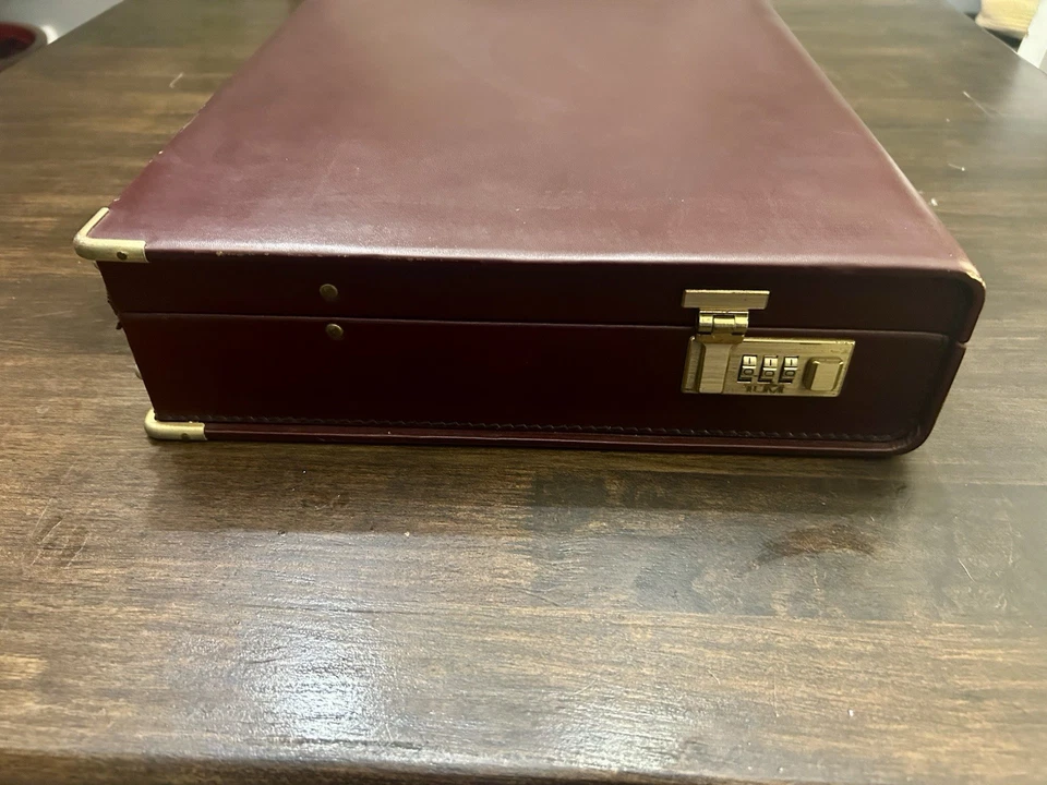 TUMI бордовый кожаный бизнес портфель замок жесткий чехол 4» винтажный Exucitive - Изображение 4 из 4