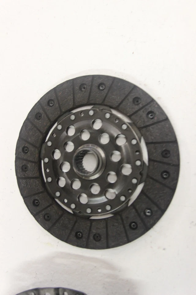 PLACA DE PRESIÓN DE EMBRAGUE BMW Y DISCO E82 E88 E90 E91 E92 E93 E60 E61 Z4 6 VELOCIDADES MANUAL Foto 2 de 4