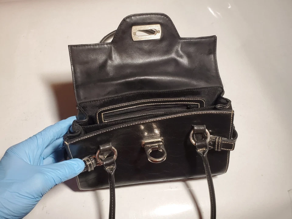 Apt. Cartera de mujer 9 imitación de cuero negro. Limpio. Usado para ocasiones especiales Foto 3 de 4