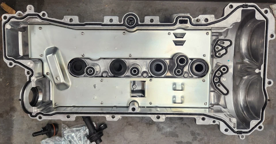 发动机阀盖带 PCV 阀适用于雪佛兰 Impala Blazer GMC Canyon 别克 Regal — 第 3/3 张图片