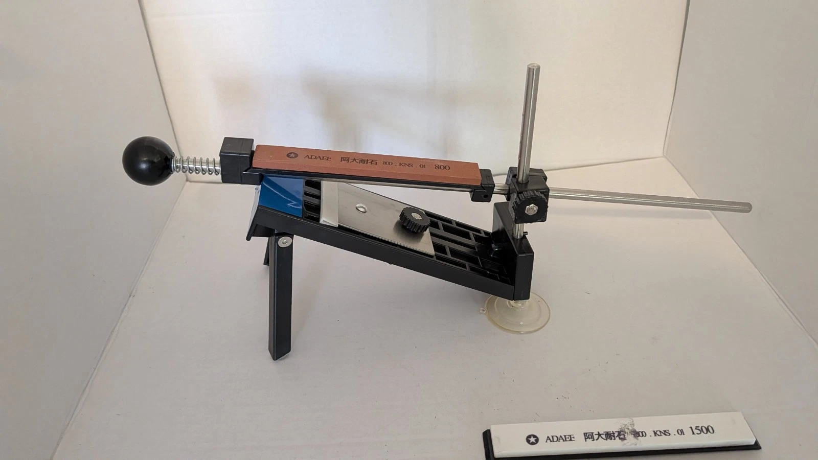Fixed Angle Knife Sharpener Comes With 4 Whetstone Blocks, Bag and Instructions
Opens in a new windo