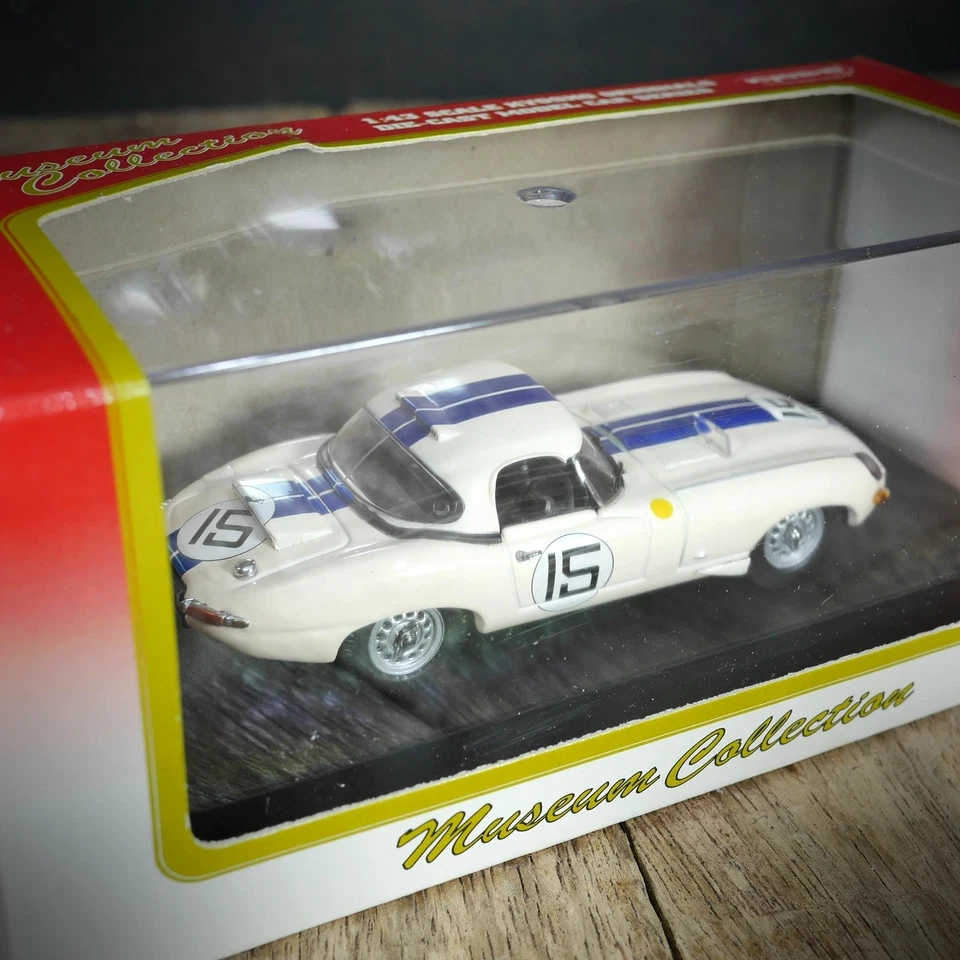 Kyosho Jaguar E-Type 1963 Le Mans Car, Cream #15, 1/43 Diecast Model, Boxed - Изображение 3 из 4
