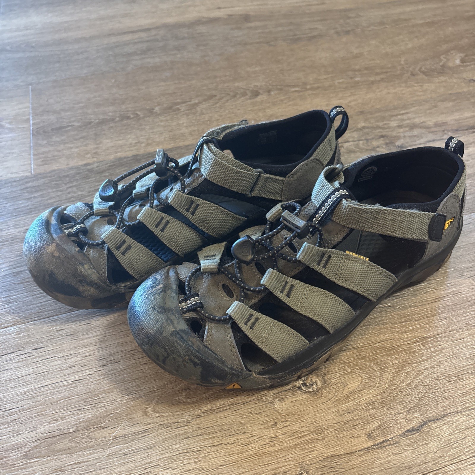 Sandali da pescatore KEEN Newport H2 verdi mimetici punta chiusa uomo US 7 Lk nuovi con etichette