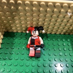 LEGO Harley Quinn Minifigure (LEGO Batman Set 7886 2006) RARE!!