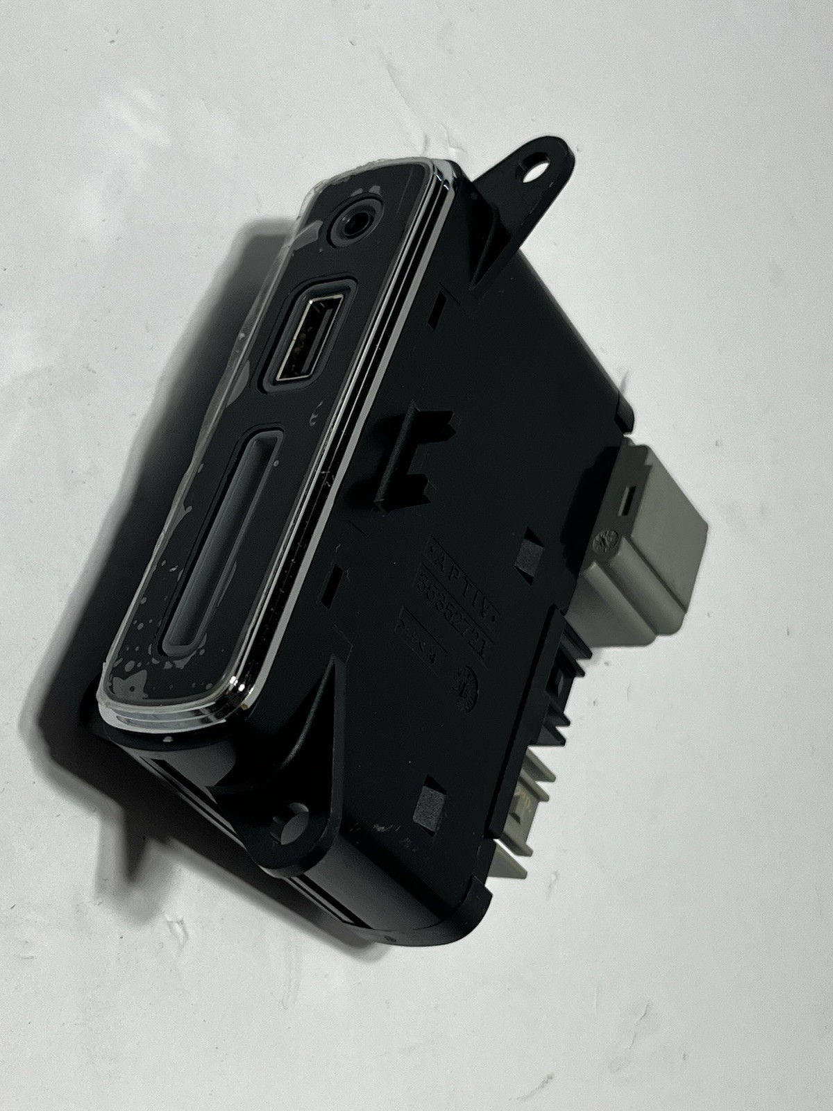 2022 MASERATI LEVANTE MODENA USB SD AUX PORT PANEL 06701551660 OEM 21-24