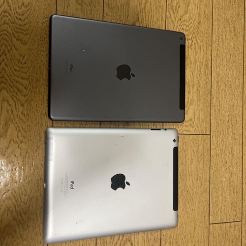 Apple iPad black and white set junk 56326773048 wi-fi only - Picture 2 of 2