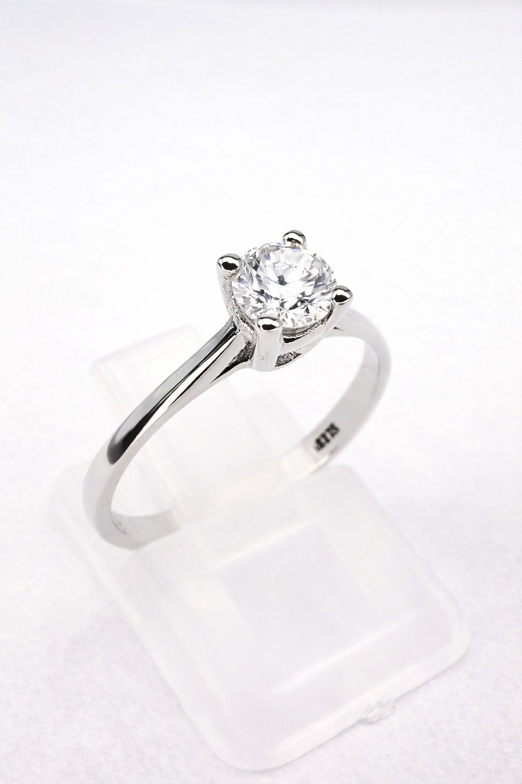 GIA Zertifizierter Solitär-Brillantring 2.04 ct. (D / IF Lupenrein / 3x Exzellent) Platin