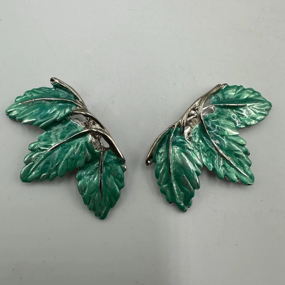 Clips para zapatos Nancy Katz vintage tono plateado verde esmalte hoja naturaleza botática Foto 4 de 4