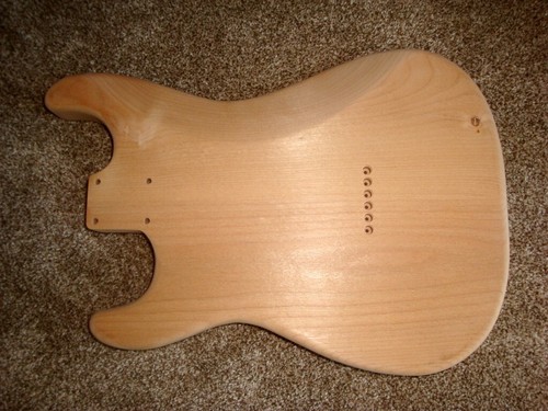 CORPO CHITARRA STRAT Lt. Peso ontano Musikraft vintage coda dura corda fori passanti - Foto 5 di 7