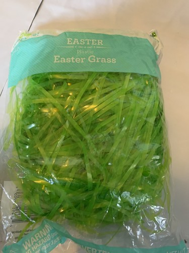 Easter Green Plastic Grass 2 oz Celebrate It - Picture 3 of 3