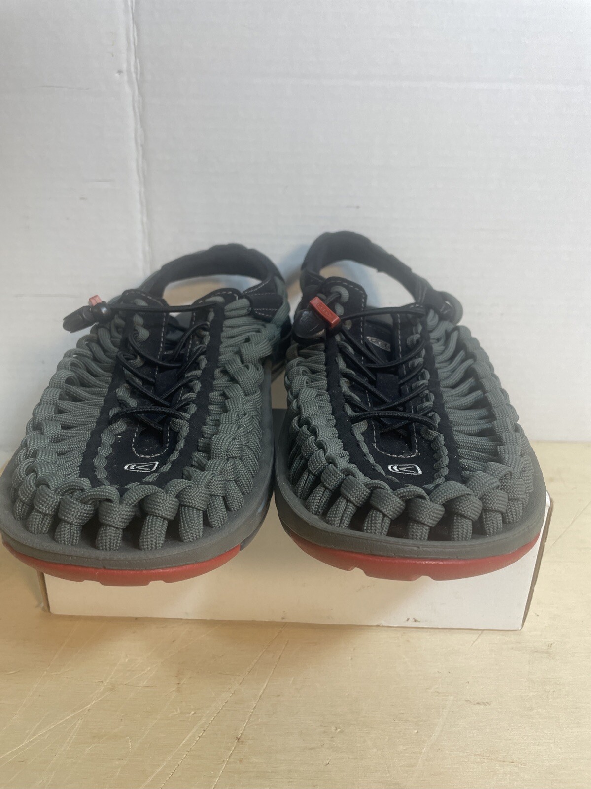 KEEN Uneek Sneaker Water Kayak Sandalo Uomo 8 Tessuto Bungee Cord Grigio BELLO!