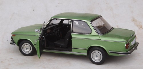 AutoArt BMW 2002 tii hellgrün, 1:18 - Bild 2 von 10
