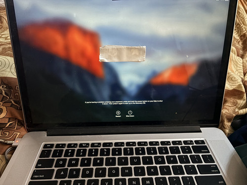 Apple MacBook Pro 15 in 2015 Silver/Intel Core i7 2.20GHz, 16 GB. NO SSD