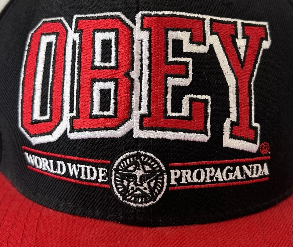 Chapéu Obey Y2K SnapBack preto vermelho “Worldwide Propaganda” OSFA - Imagem 2 de 4