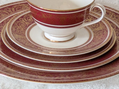 5pcs Royal Doulton Buckingham H4971 Gold Scrolls on Maroon 5 Pcs Place Setting - Picture 16 of 23