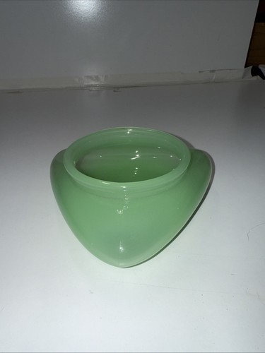 SMALL GREEN GLASS (not Uranium) TRIANGLE LIGHT SHADE (31-25) - Bild 1 von 6