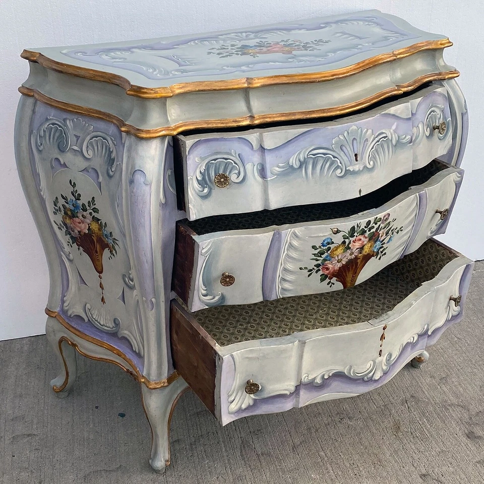 Pair Vintage Italian Venetian Gilt Painted Pine Bombe Chest of Drawers c. 1920 - Image 3 of 4