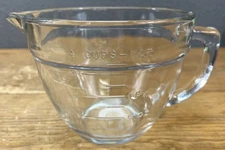 Vintage 1 Qt Measuering Cup Bowl Raised Numbers Glass Pouring Spout Handle USA