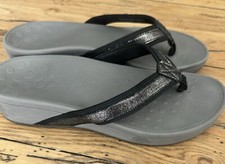 Women  s VIONIC BLACK AND GRAY High Tide Platform SANDALS SIZE 9