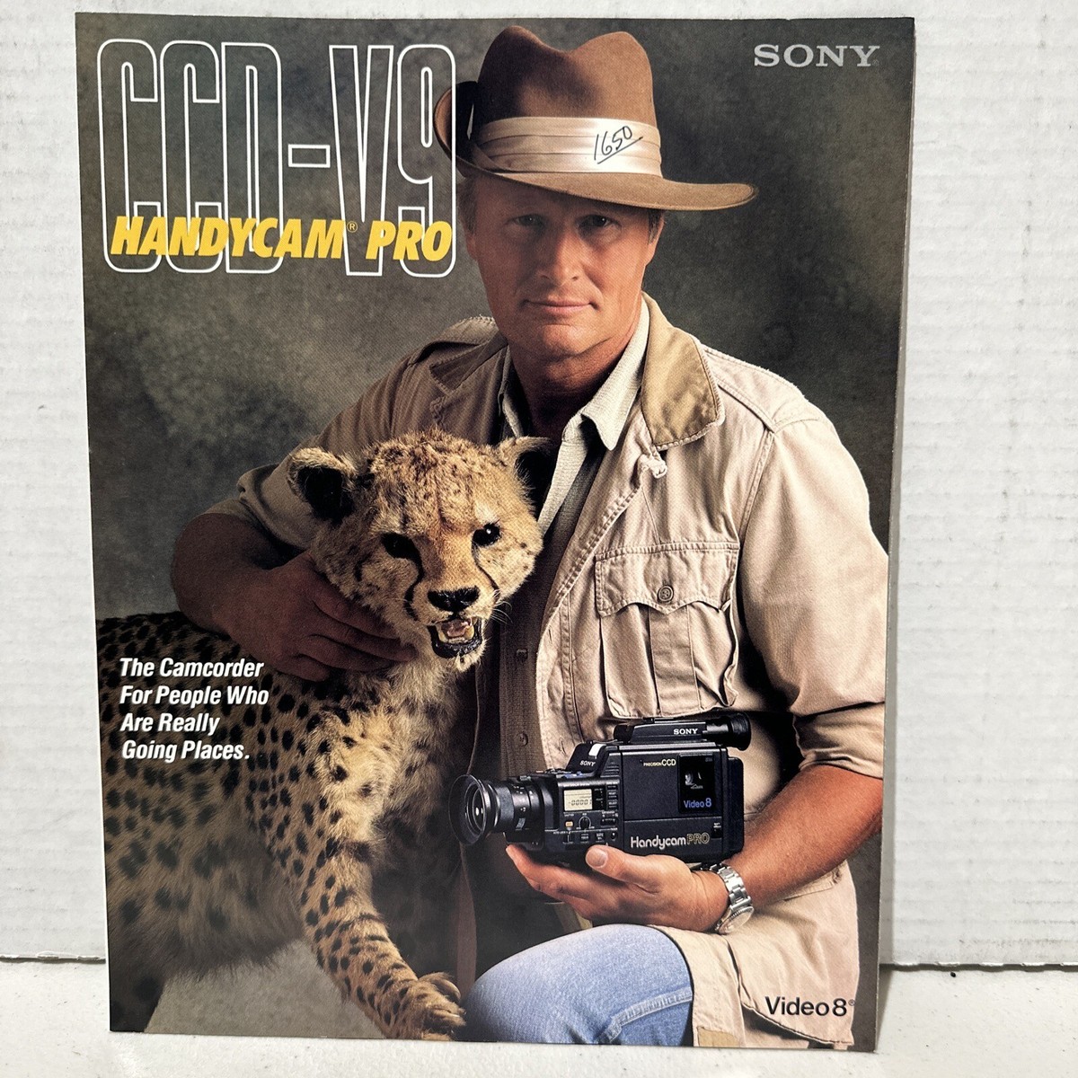 Sony CCD-V90 ハンディカム Video 8 Sony Handycam Pro Video 8 CCD-V9/V90 Original sales Brochure