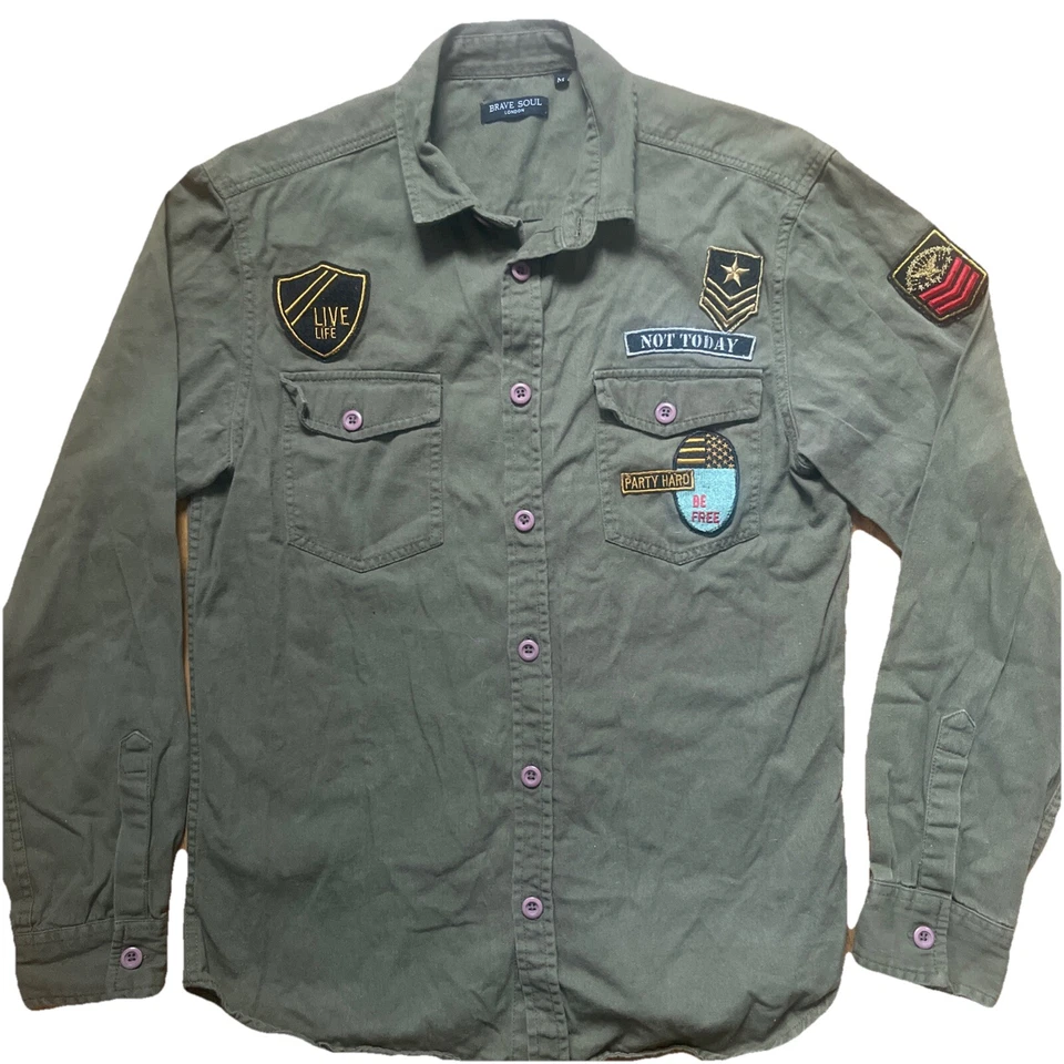 Camisa Brave Soul London Parche Militar Botón Hombres M Verde Ejército NO HOY SEA GRATIS Foto 2 de 4