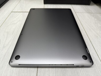 Apple MacBook Pro Retina 16” 2019 - 4TB SSD 64GB Ram 2.4GHz 8-Core