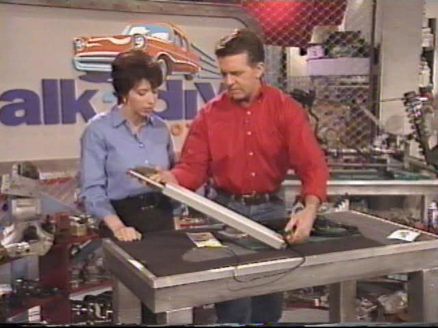 Asistente de elevación portón trasero camioneta pickup eléctrica Droptail en camiones TV Copperhead Foto 4 de 4