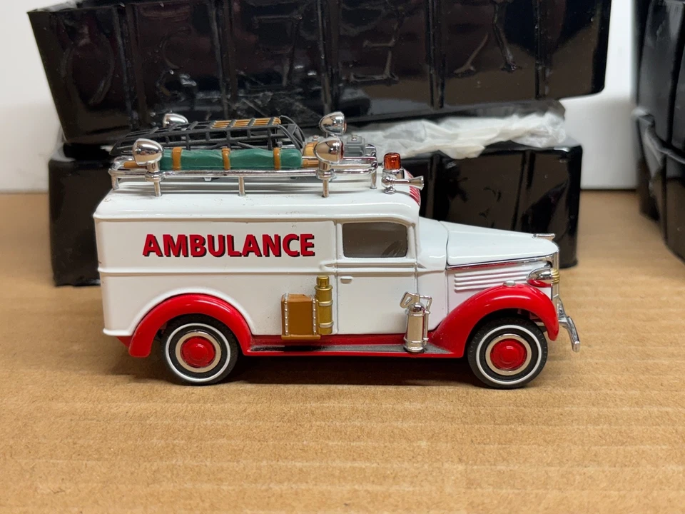 Matchbox Models of Yesteryear Lot YFE30 1937 GMC Van YFE28 1932 Ford AA Trk Used - Image 3 of 4