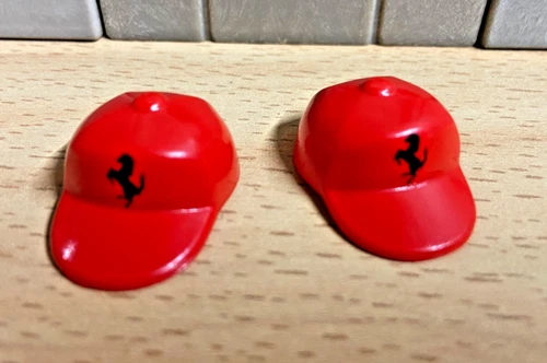 Playmobil accessories 2 caps Ferrari driver circuit F1 - CUSTOM RARE
