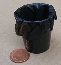 Dolls House Plastic Waste Bin With A Liner 1:12 Scale Miniature tumdee