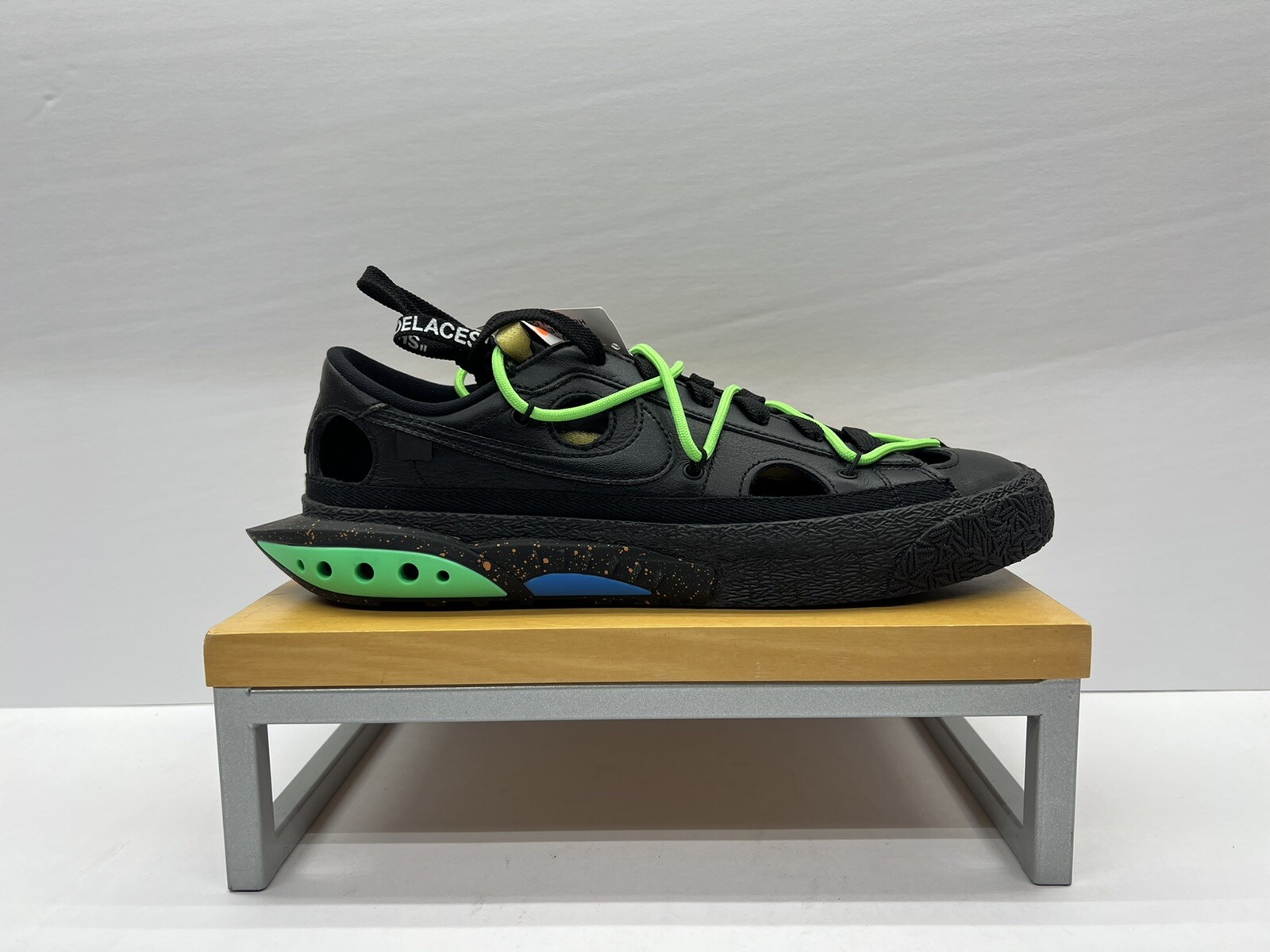 OFF WHITE X NIKE SOLO SCARPA DESTRA Nike x Off White Blazer Low '77 nero verde elettro uomo 8