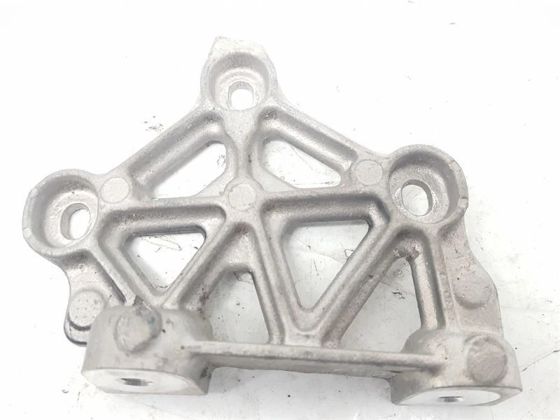 MK2 2012-2018 Aston Martin Vanquish Volante soporte de montaje del alerón delantero lado derecho Foto 3 de 4