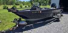 2023 Tracker Pro Guide V16sc with Mercury 90Hp motor swim platform