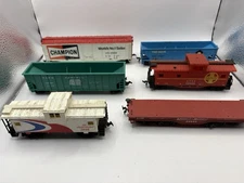 Vintage HO Train Freight Car Lot of 6 Railroad Boxcars Hoppers Flats Cabooses