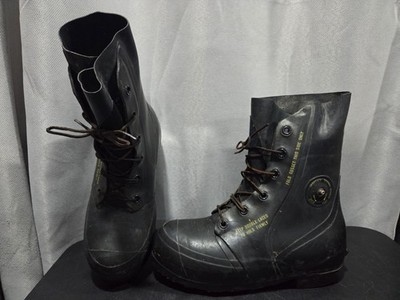Bata Mickey Mouse Bunny 1984 Extreme Cold Weather Boots Size 9R Excellent VTG