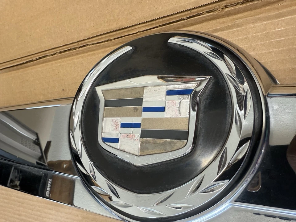 07-14 Cadillac Escalade maletero trasero panel acabado escotilla con cámara de reversa OEM Foto 4 de 4