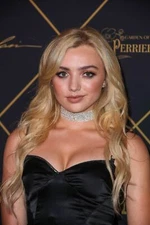 Peyton List With Her Blond Hair 8x10 Picture Celebrity Print